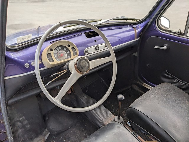 Oldtimer personenauto, fiat, 600l, 1972 - afbeelding 48 van  49
