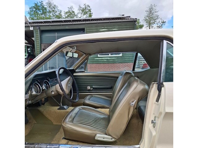 Oldtimer personenauto, ford, mustang, 1968 - afbeelding 2 van  57