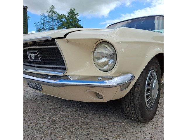 Oldtimer personenauto, ford, mustang, 1968 - afbeelding 20 van  57