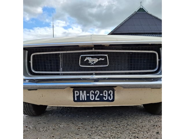 Oldtimer personenauto, ford, mustang, 1968 - afbeelding 21 van  57