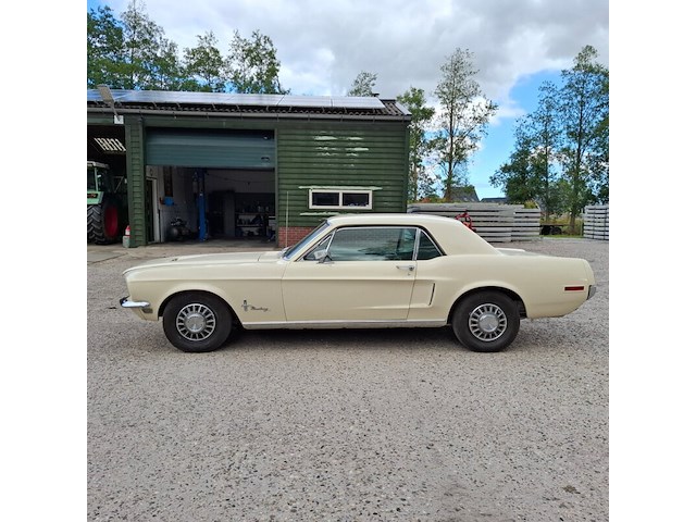 Oldtimer personenauto, ford, mustang, 1968 - afbeelding 12 van  57