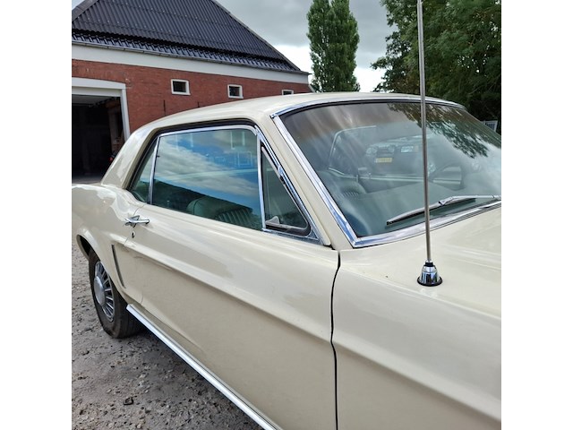 Oldtimer personenauto, ford, mustang, 1968 - afbeelding 26 van  57