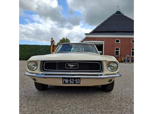 Oldtimer personenauto, ford, mustang, 1968 - afbeelding 23 van  57