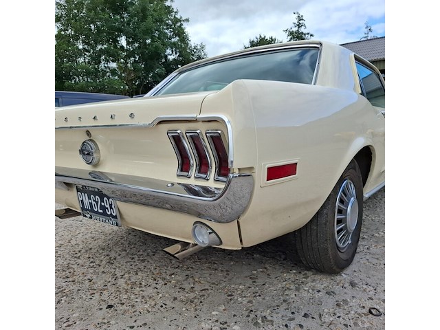 Oldtimer personenauto, ford, mustang, 1968 - afbeelding 35 van  57