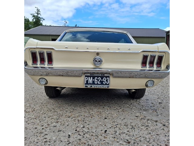 Oldtimer personenauto, ford, mustang, 1968 - afbeelding 36 van  57