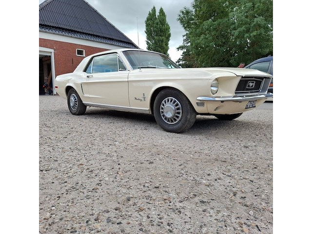 Oldtimer personenauto, ford, mustang, 1968 - afbeelding 34 van  57