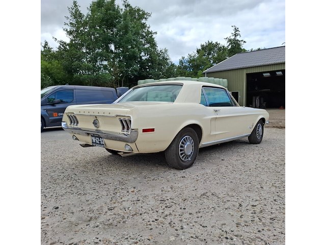 Oldtimer personenauto, ford, mustang, 1968 - afbeelding 54 van  57