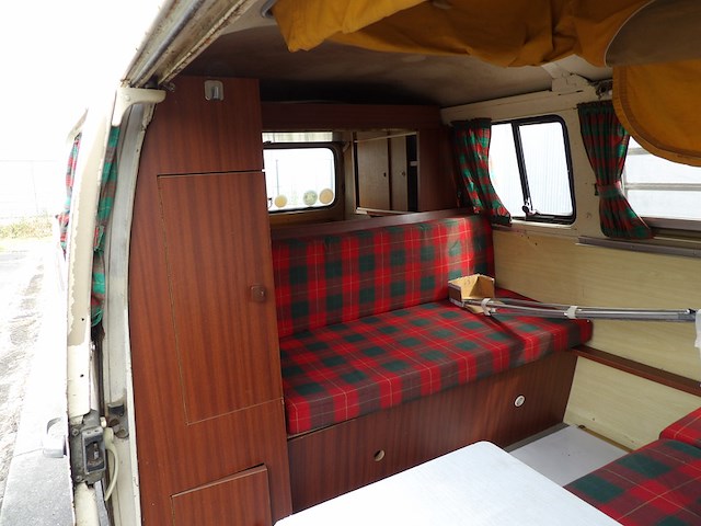 Oldtimer restauratieobject, volkswagen, t2a amescador camper, wit, 1969 - afbeelding 19 van  51