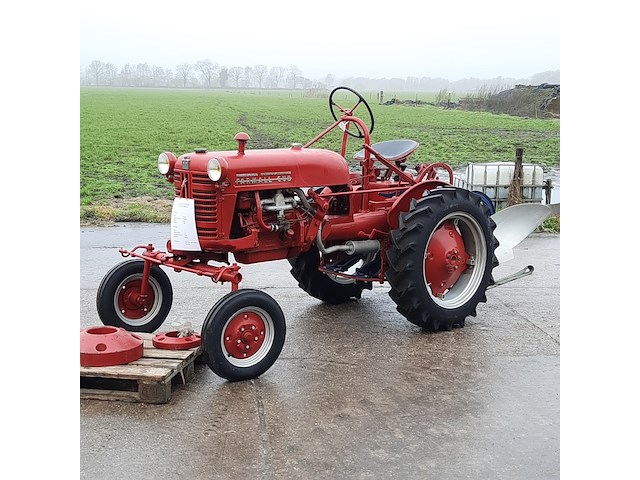 Oldtimer tractor farmall, cub, bouwjaar 1947 - afbeelding 1 van  40
