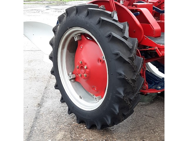 Oldtimer tractor farmall, cub, bouwjaar 1947 - afbeelding 13 van  40