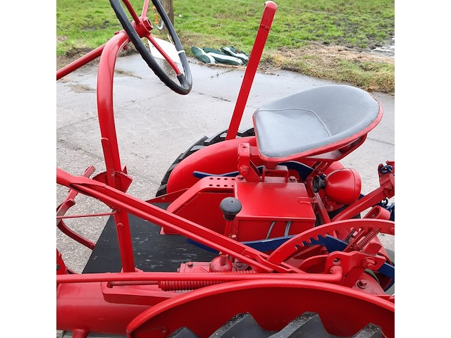 Oldtimer tractor farmall, cub, bouwjaar 1947 - afbeelding 17 van  40