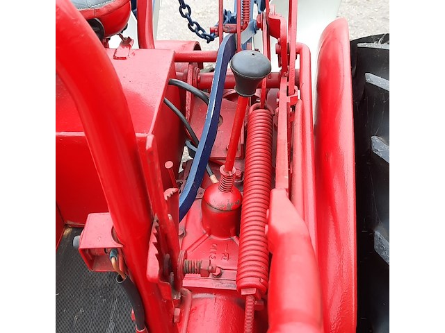 Oldtimer tractor farmall, cub, bouwjaar 1947 - afbeelding 18 van  40
