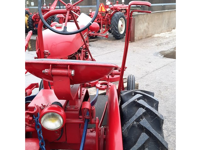 Oldtimer tractor farmall, cub, bouwjaar 1947 - afbeelding 20 van  40