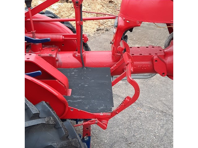 Oldtimer tractor farmall, cub, bouwjaar 1947 - afbeelding 26 van  40
