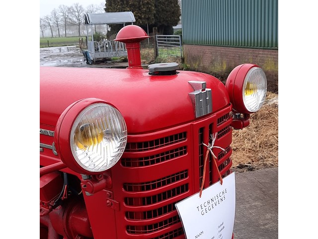 Oldtimer tractor farmall, cub, bouwjaar 1947 - afbeelding 29 van  40