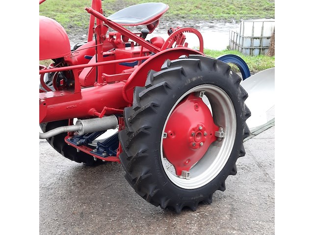 Oldtimer tractor farmall, cub, bouwjaar 1947 - afbeelding 34 van  40