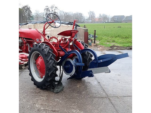 Oldtimer tractor farmall, cub, bouwjaar 1947 - afbeelding 37 van  40