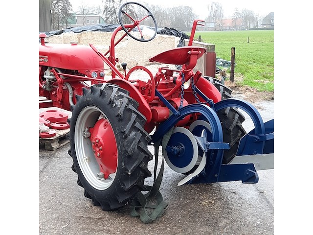 Oldtimer tractor farmall, cub, bouwjaar 1947 - afbeelding 38 van  40