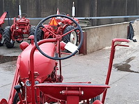 Oldtimer tractor farmall, cub, bouwjaar 1947 - afbeelding 40 van  40