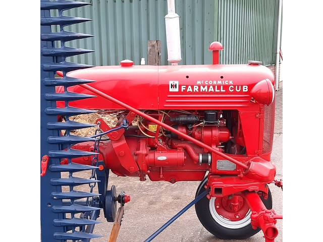 Oldtimer tractor farmall mc cormick, cub , bouwjaar 1947 - afbeelding 2 van  37