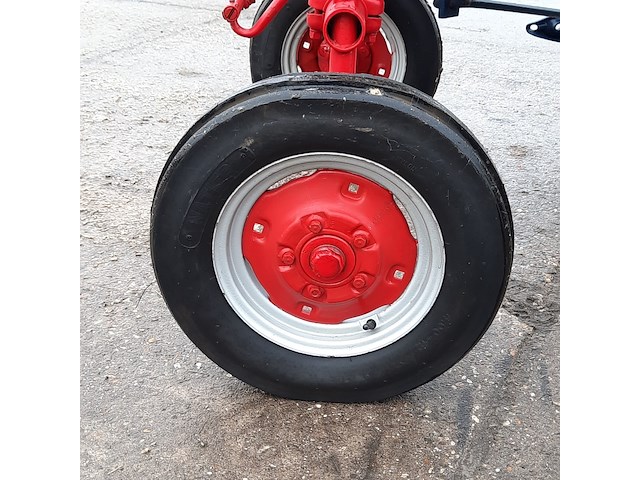 Oldtimer tractor farmall mc cormick, cub , bouwjaar 1947 - afbeelding 4 van  37