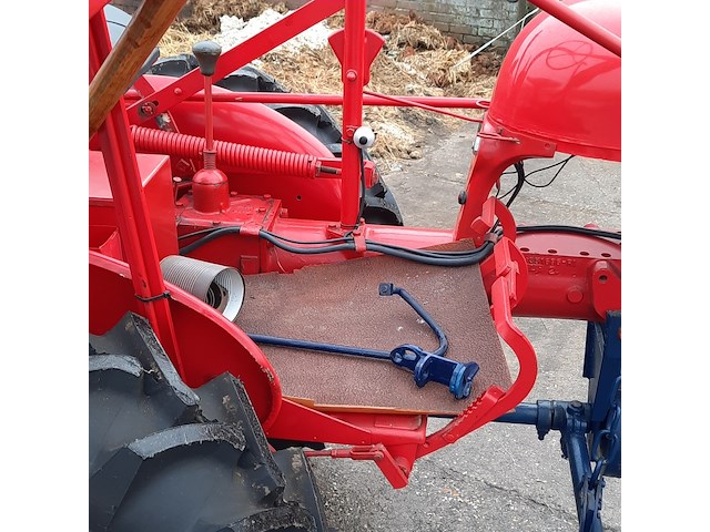 Oldtimer tractor farmall mc cormick, cub , bouwjaar 1947 - afbeelding 7 van  37