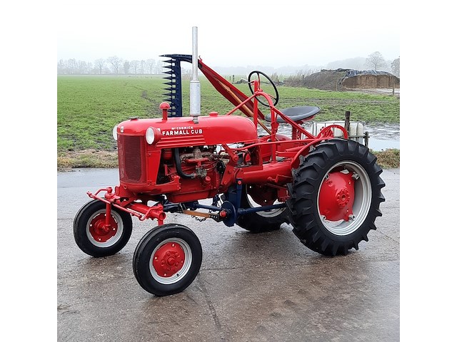Oldtimer tractor farmall mc cormick, cub , bouwjaar 1947 - afbeelding 1 van  37