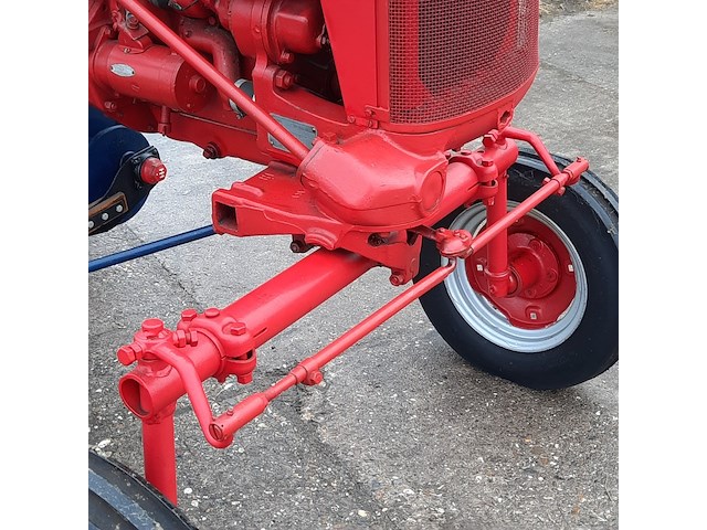 Oldtimer tractor farmall mc cormick, cub , bouwjaar 1947 - afbeelding 16 van  37