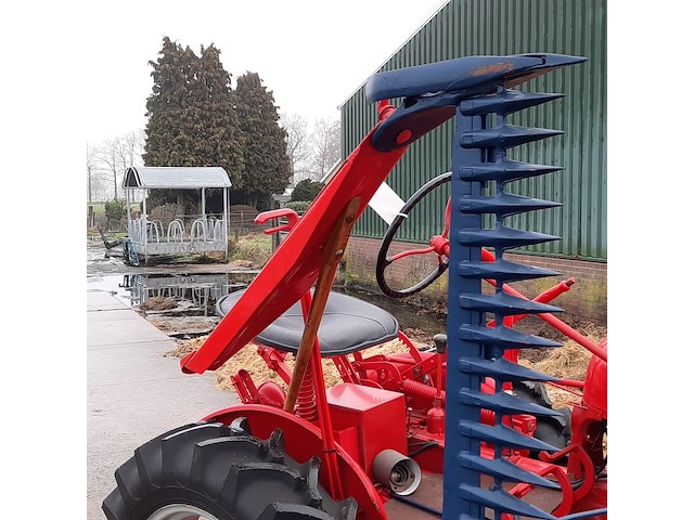 Oldtimer tractor farmall mc cormick, cub , bouwjaar 1947 - afbeelding 19 van  37