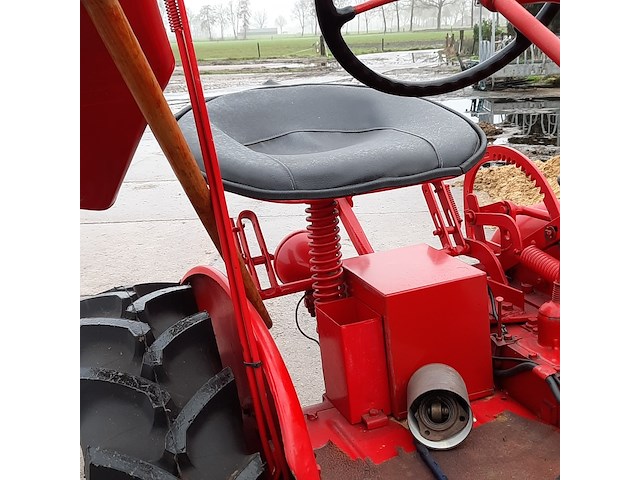 Oldtimer tractor farmall mc cormick, cub , bouwjaar 1947 - afbeelding 20 van  37