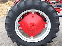 Oldtimer tractor farmall mc cormick, cub , bouwjaar 1947 - afbeelding 22 van  37