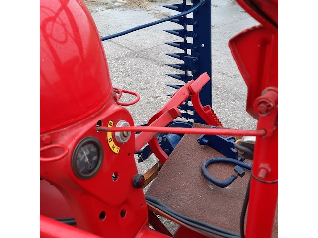 Oldtimer tractor farmall mc cormick, cub , bouwjaar 1947 - afbeelding 25 van  37