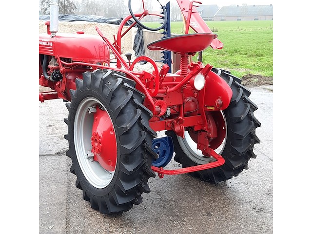 Oldtimer tractor farmall mc cormick, cub , bouwjaar 1947 - afbeelding 33 van  37