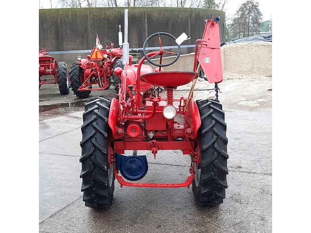 Oldtimer tractor farmall mc cormick, cub , bouwjaar 1947 - afbeelding 34 van  37