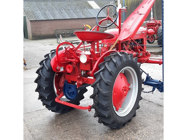 Oldtimer tractor farmall mc cormick, cub , bouwjaar 1947 - afbeelding 35 van  37