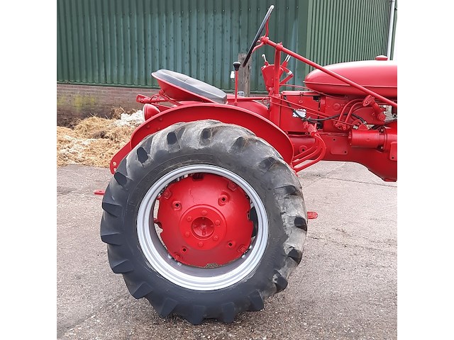 Oldtimer tractor farmall mc cormick, super a, bouwjaar 1948 - afbeelding 2 van  33