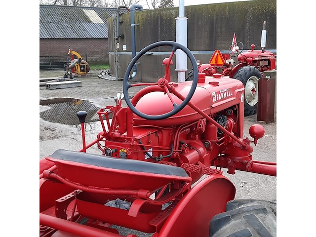 Oldtimer tractor farmall mc cormick, super a, bouwjaar 1948 - afbeelding 4 van  33