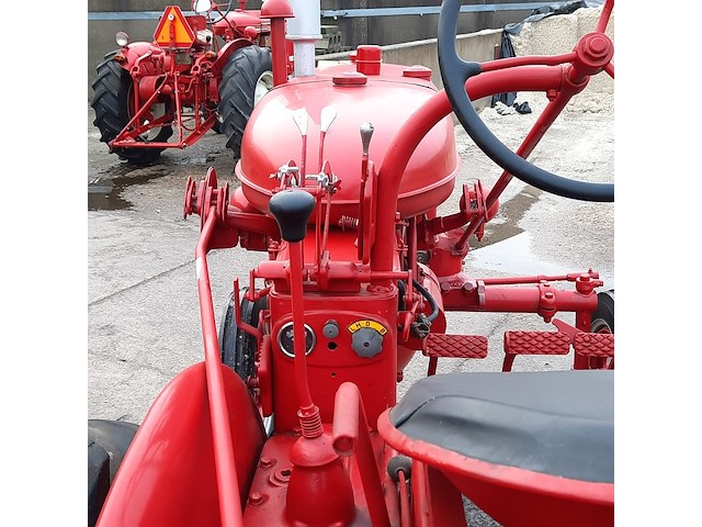 Oldtimer tractor farmall mc cormick, super a, bouwjaar 1948 - afbeelding 5 van  33