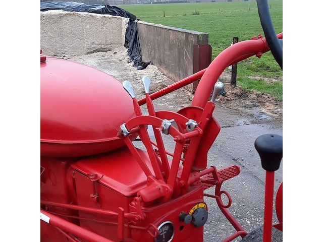 Oldtimer tractor farmall mc cormick, super a, bouwjaar 1948 - afbeelding 6 van  33