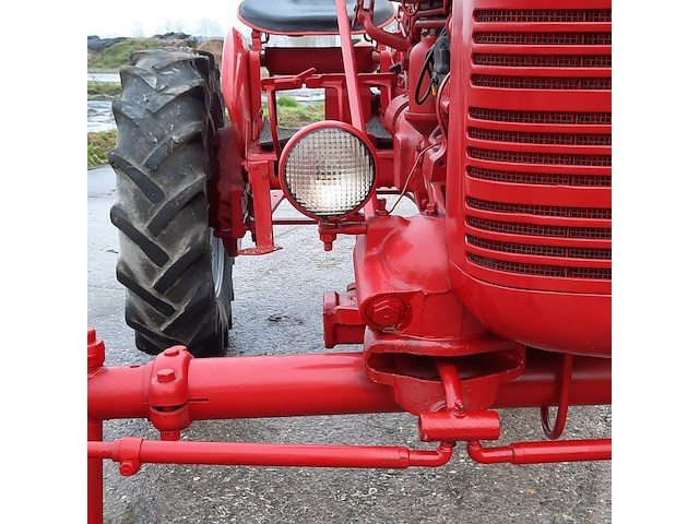 Oldtimer tractor farmall mc cormick, super a, bouwjaar 1948 - afbeelding 9 van  33