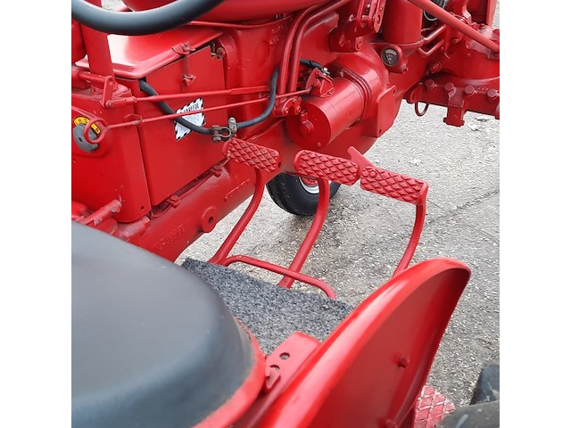 Oldtimer tractor farmall mc cormick, super a, bouwjaar 1948 - afbeelding 10 van  33