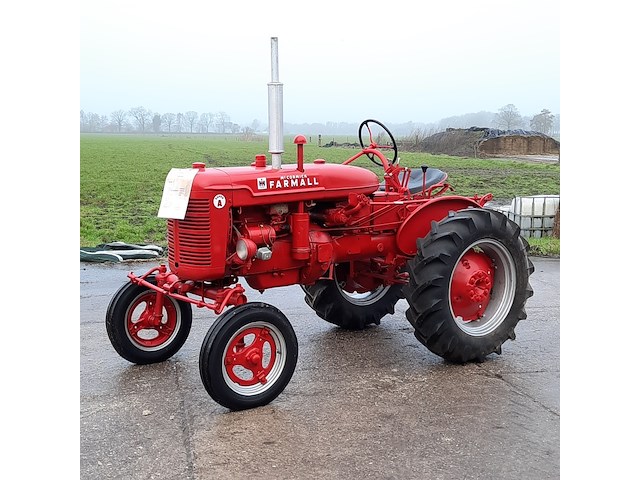 Oldtimer tractor farmall mc cormick, super a, bouwjaar 1948 - afbeelding 1 van  33