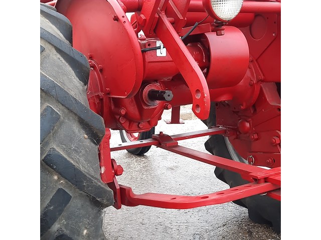 Oldtimer tractor farmall mc cormick, super a, bouwjaar 1948 - afbeelding 15 van  33