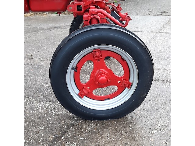 Oldtimer tractor farmall mc cormick, super a, bouwjaar 1948 - afbeelding 16 van  33