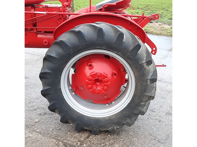 Oldtimer tractor farmall mc cormick, super a, bouwjaar 1948 - afbeelding 18 van  33