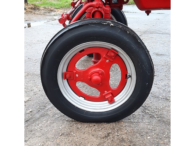 Oldtimer tractor farmall mc cormick, super a, bouwjaar 1948 - afbeelding 19 van  33