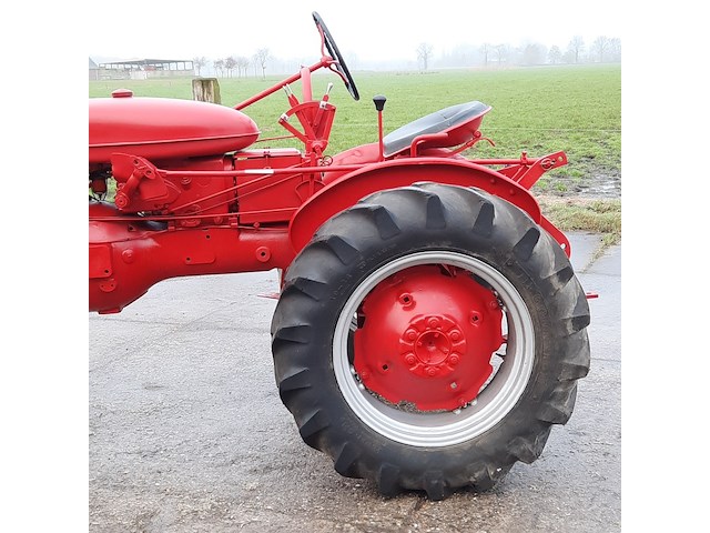 Oldtimer tractor farmall mc cormick, super a, bouwjaar 1948 - afbeelding 28 van  33