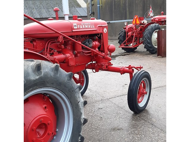 Oldtimer tractor farmall mc cormick, super a, bouwjaar 1948 - afbeelding 31 van  33