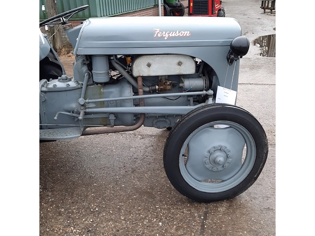 Oldtimer tractor ferguson, ted, bouwjaar 1948 - afbeelding 2 van  45