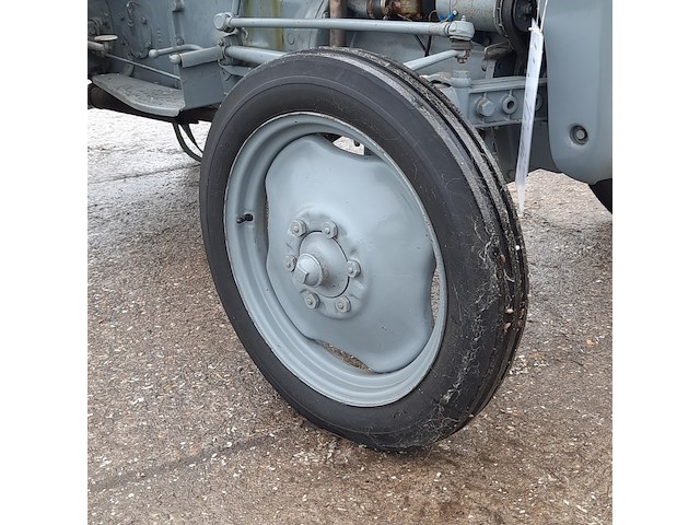 Oldtimer tractor ferguson, ted, bouwjaar 1948 - afbeelding 4 van  45